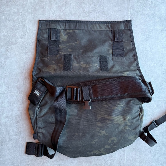 Mission Workshop Black-Camo Monty Messenger Bag w/Arkiv Closure - Picture 5 of 7